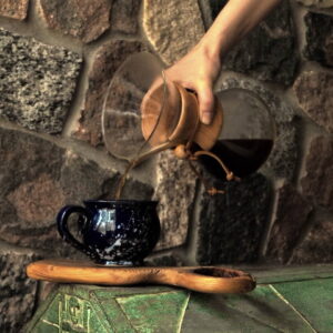 ręcznie toczony na kolę kubek do kawy lub herbaty