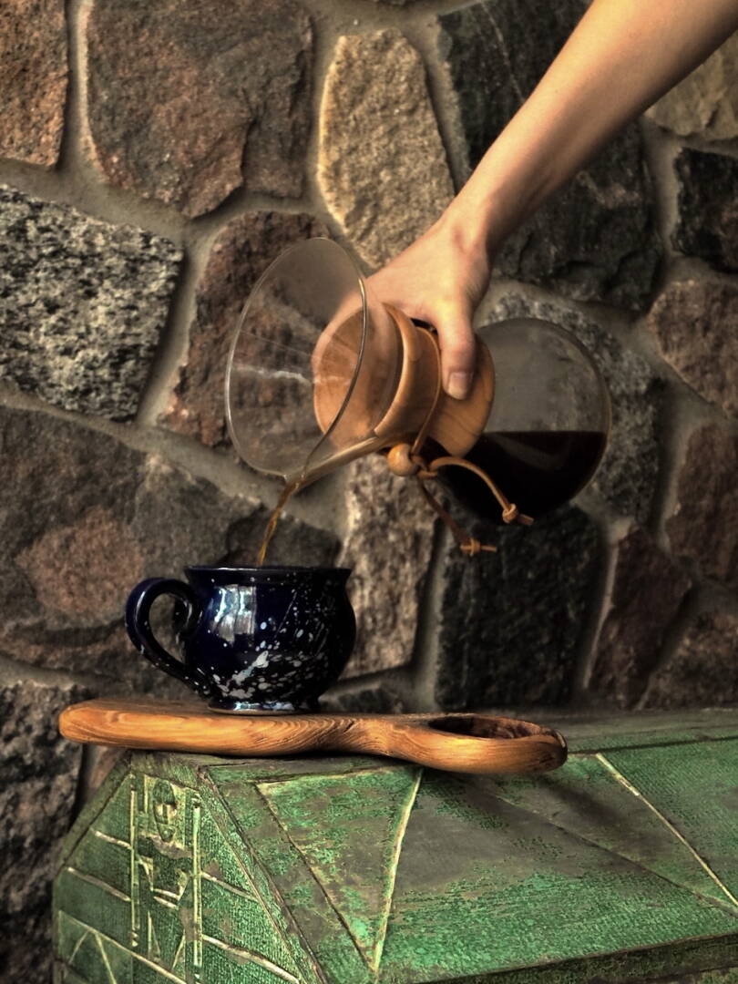 ręcznie toczony na kolę kubek do kawy lub herbaty